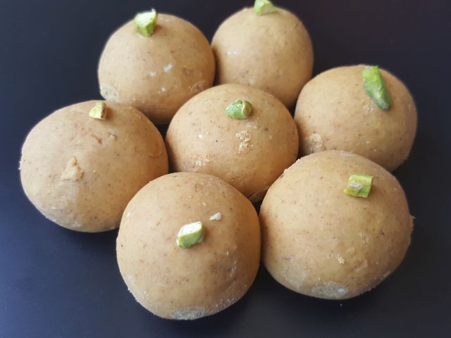 Besan ke Laddoo