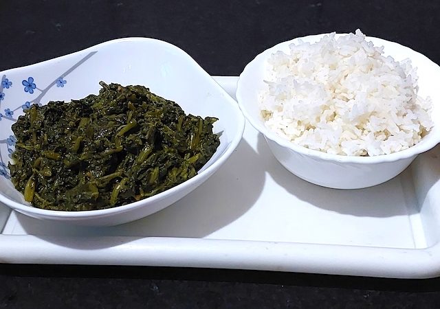 A bowl of homemade Palak Ka Saag with white rice.