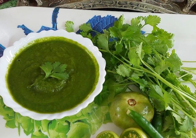 Freshly prepared Dhaniya Tamatar Ki Chutney in a white bowl, showcasing the vibrant colors of coriander and tomatoes.