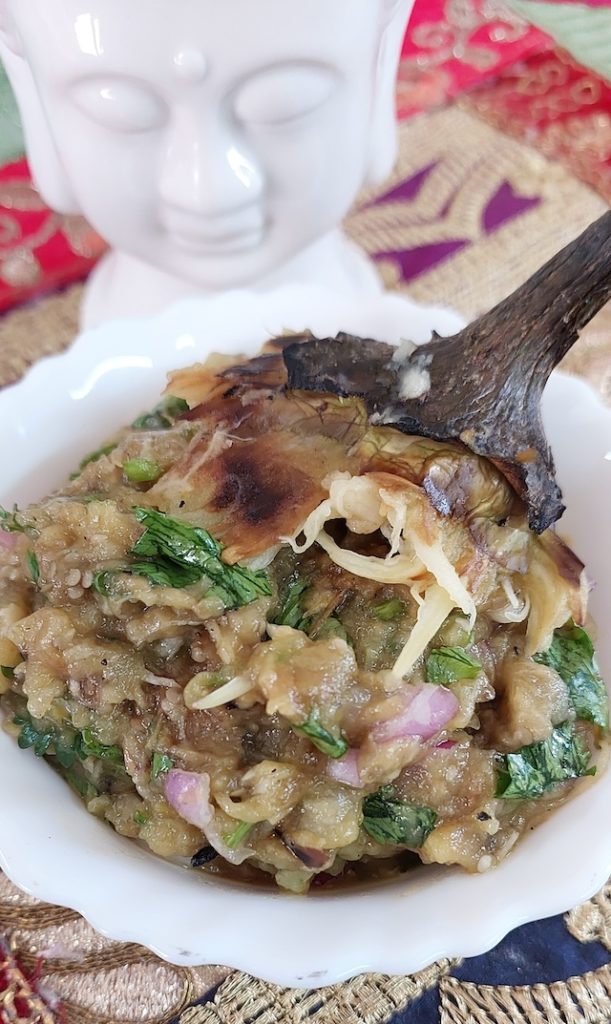 A bowl of smoky Baigan ka Bharta garnished with fresh coriander leaves.