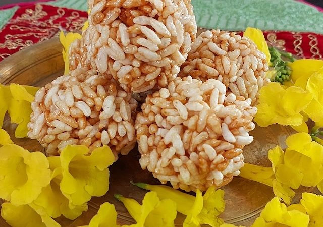 Murmura laddoos is served in brass plate. Easy and Healthy Murmura Laddoo Recipe - Delicious homemade snack.