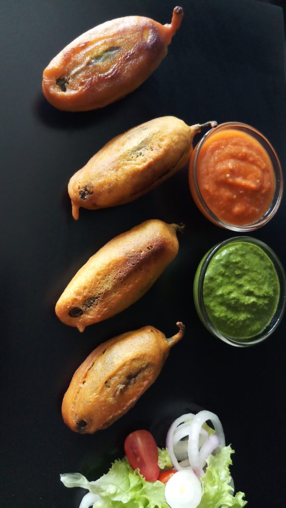 Golden brown delicious mirch pakodas served with mint chutney.
