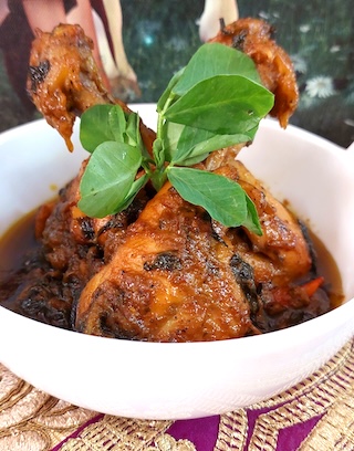 A bowl of aromatic Delicious Methi Chicken.
